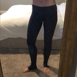 Lululemon grey striped wunder unders. Size 6